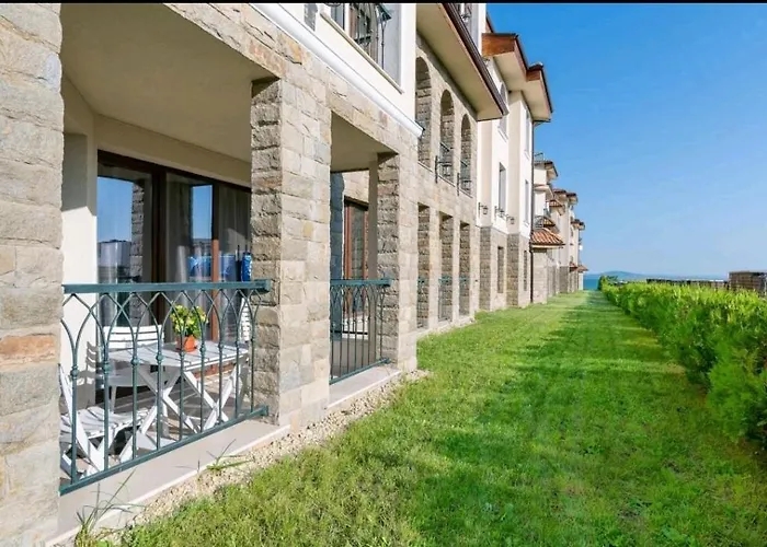 아파트 Love Apartment 부르가스